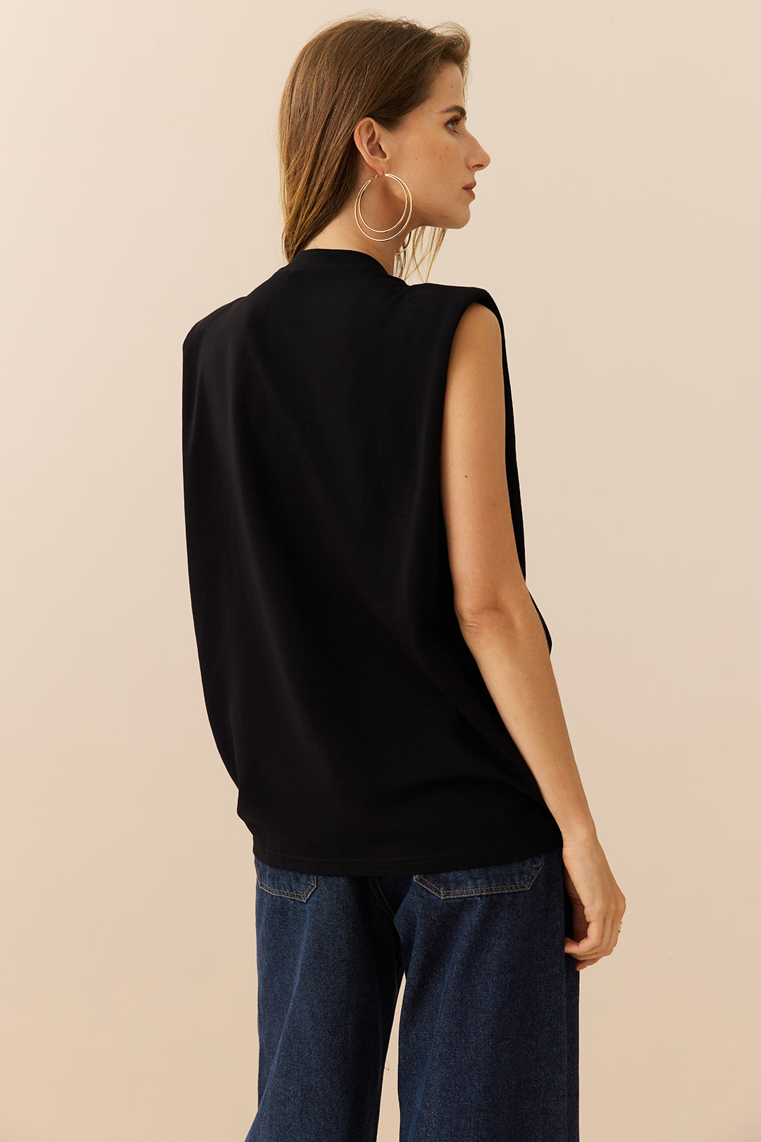 Round Neck Ruched Sleeveless T-Shirt