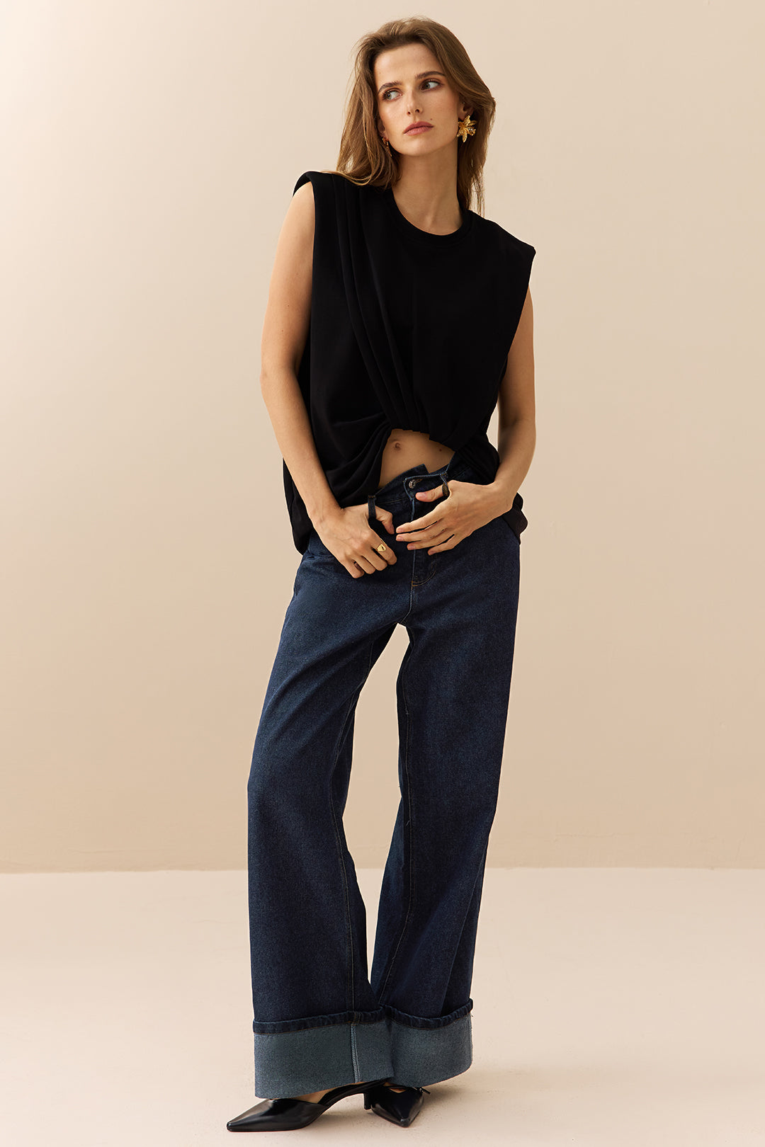 Round Neck Ruched Sleeveless T-Shirt