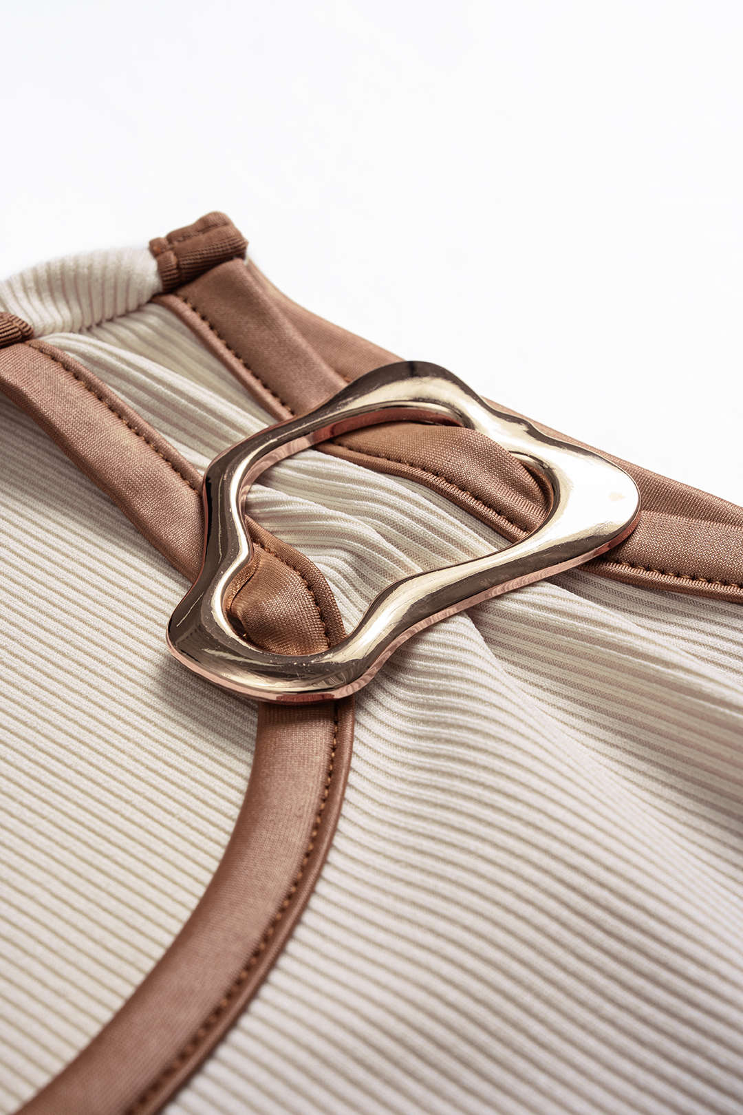 Contrast Metallic Decor Sleeveless Tank Top